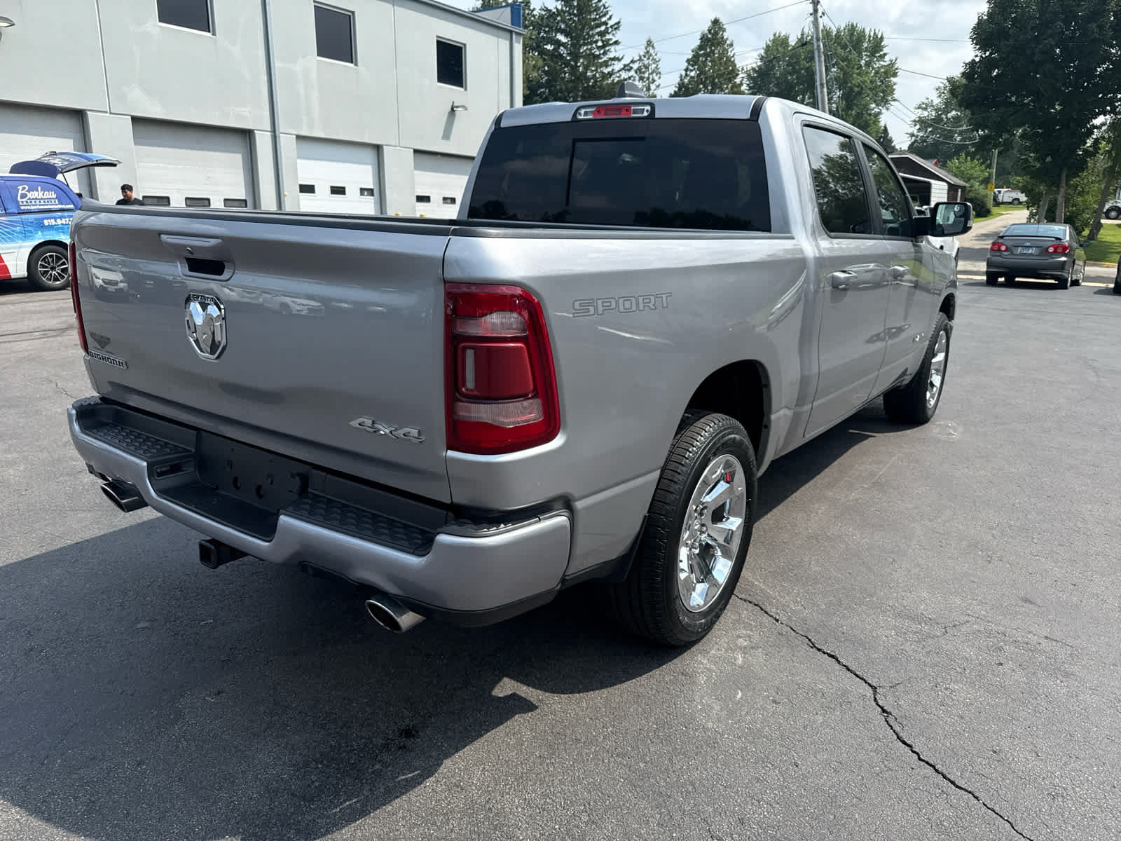 Used 2022 RAM 1500 Big Horn AWD/4WD image 3