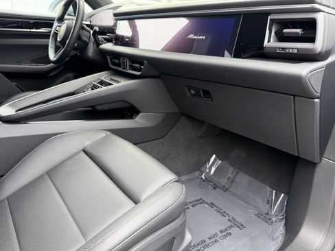 Used 2024 Porsche Macan 4 Electric image 17