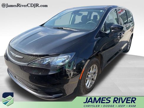 Used 2024 Chrysler Voyager LX image 1