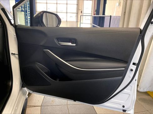 Used 2025 Toyota Corolla SE image 12