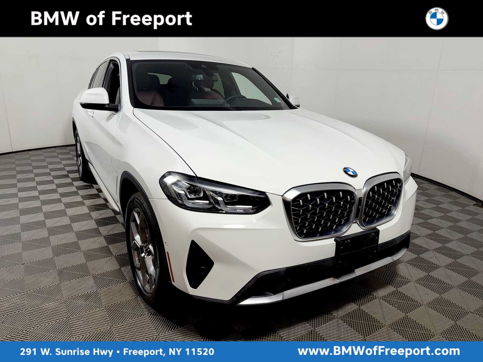 Used 2024 BMW X4 xDrive30i w/ Premium Package AWD/4WD image 1