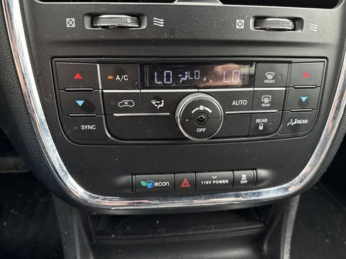 Used 2015 Dodge Grand Caravan R/T image 26