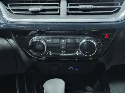 Certified 2024 Chevrolet Trax RS w/ Sunroof Package FWD image 20