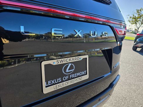 New 2025 Lexus LX 600 4WD w/ Premium Package image 16