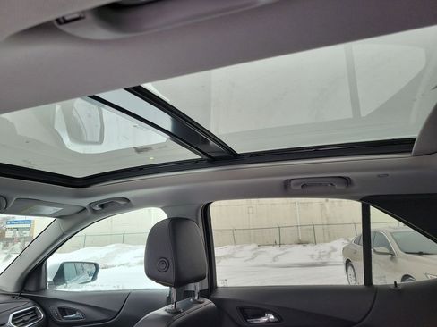 Used 2023 Chevrolet Equinox Premier image 16