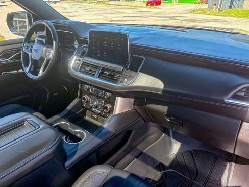 Used 2024 Chevrolet Suburban Z71 w/ Luxury Package AWD/4WD image 22