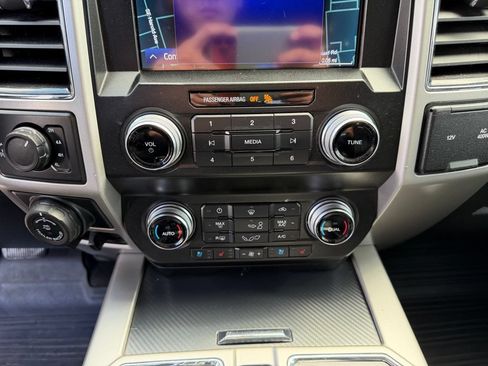 Used 2020 Ford F150 Lariat w/ Equipment Group 502A Luxury AWD/4WD image 23