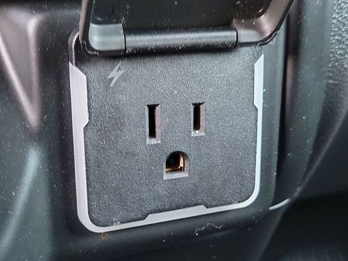 Used 2024 Chevrolet Silverado 1500 Custom image 16