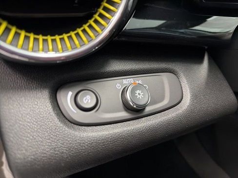New 2026 Chevrolet Trax ACTIV w/ Sunroof Package FWD image 16