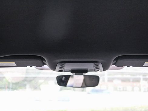 Used 2025 Porsche Taycan image 13