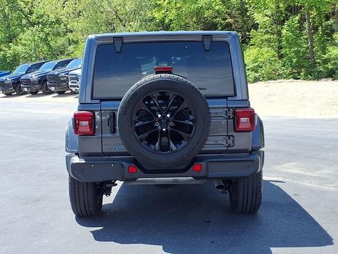 Used 2025 Jeep Wrangler Unlimited Sahara w/ Safety Group AWD/4WD image 5