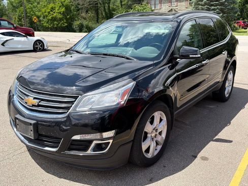 Used 2017 Chevrolet Traverse LT w/ Style and Technology Package AWD/4WD image 7
