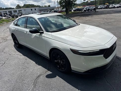 Used 2025 Honda Accord SE image 11