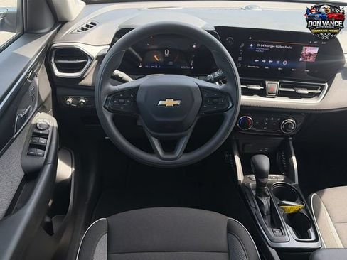 Used 2025 Chevrolet TrailBlazer LT AWD/4WD image 13