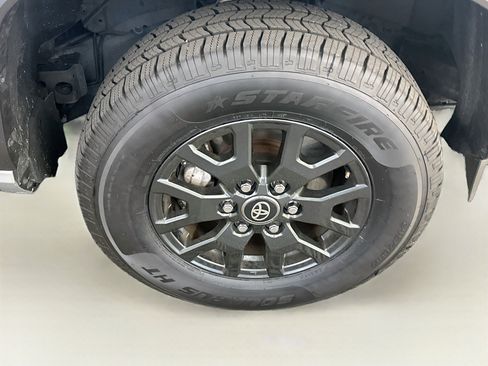 Used 2025 Toyota 4Runner SR5 AWD/4WD image 11