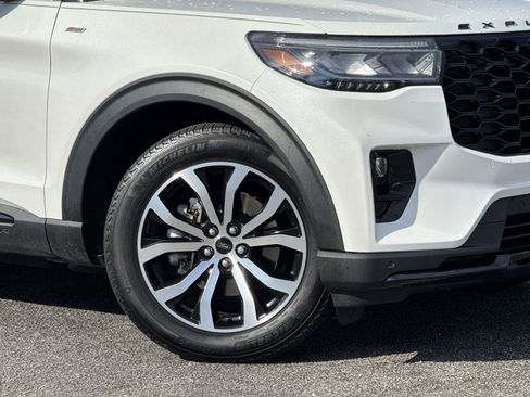 Used 2025 Ford Explorer ST-Line w/ Premium Package image 13