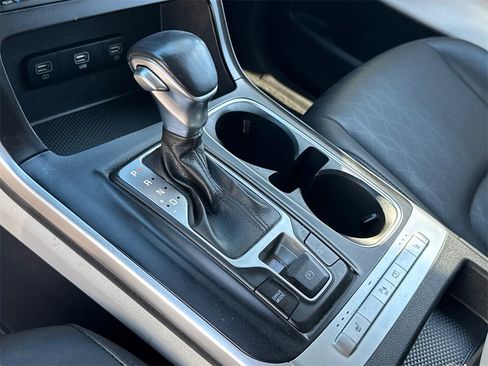 Used 2022 Kia Carnival LX image 25