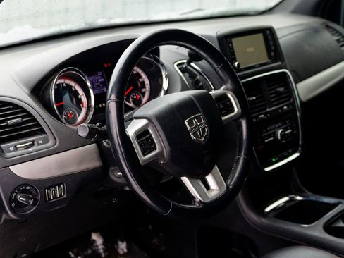 Used 2014 Dodge Grand Caravan R/T image 26