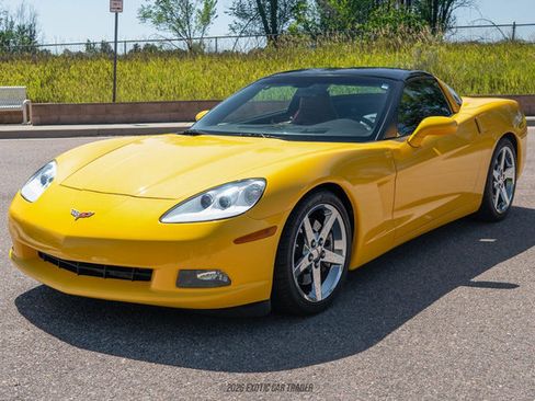 Used 2007 Chevrolet Corvette Coupe w/ Preferred Equipment Group RWD image 18