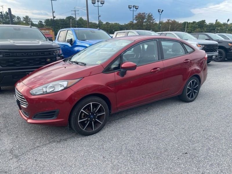 Used 2017 Ford Fiesta SE image 1