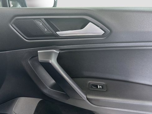 Used 2021 Volkswagen Tiguan SE w/ Panoramic Sunroof Package AWD/4WD image 31