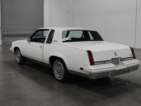 Used 1988 Oldsmobile Cutlass Supreme Classic Brougham RWD image 13