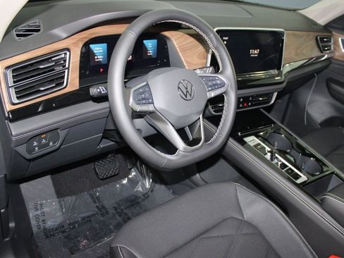 New 2026 Volkswagen Atlas SE image 4