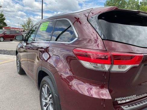 Used 2017 Toyota Highlander XLE AWD/4WD image 5