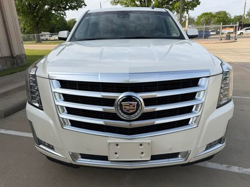Used 2015 Cadillac Escalade Luxury image 6