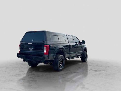 Used 2019 Ford F250 XLT w/ XLT Premium Package AWD/4WD image 6