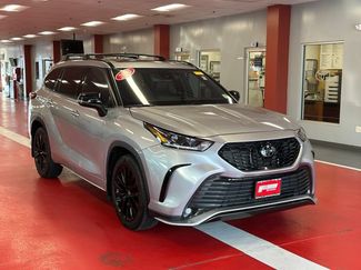 Used 2023 Toyota Highlander XSE FWD video 2