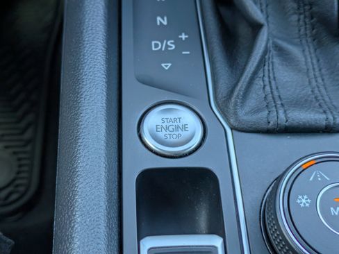 Used 2019 Volkswagen Atlas SEL R-Line AWD/4WD image 30