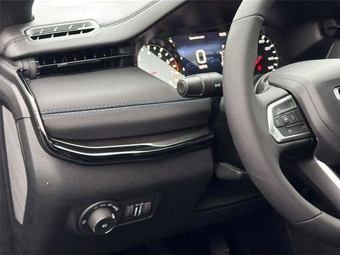 New 2026 Jeep Compass Limited image 8