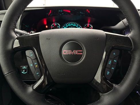 Used 2025 GMC Savana 2500 w/ Driver Convenience Package image 28