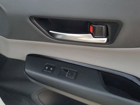 Certified 2022 Toyota Venza LE image 47