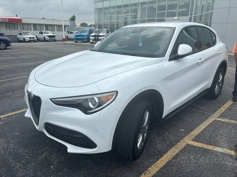 Used 2023 Alfa Romeo Stelvio Sprint AWD/4WD image 2