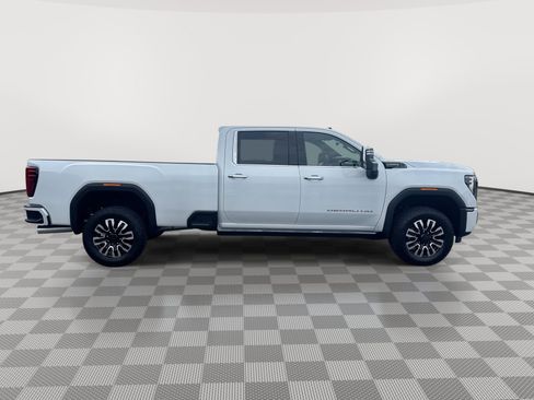 New 2026 GMC Sierra 3500 Denali Ultimate AWD/4WD image 9
