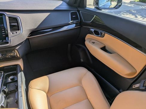 Used 2018 Volvo XC90 T5 Momentum w/ Convenience Package AWD/4WD image 16