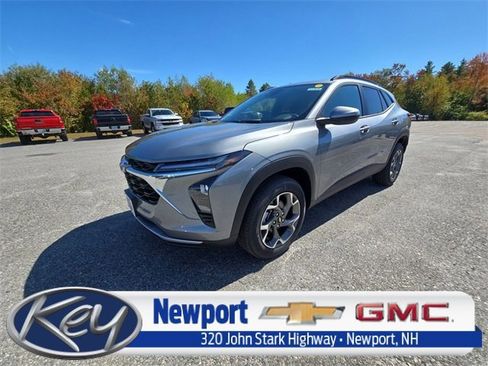 New 2025 Chevrolet Trax LT w/ Driver Confidence Package image 1