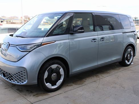 New 2025 Volkswagen ID. Buzz Pro S image 3