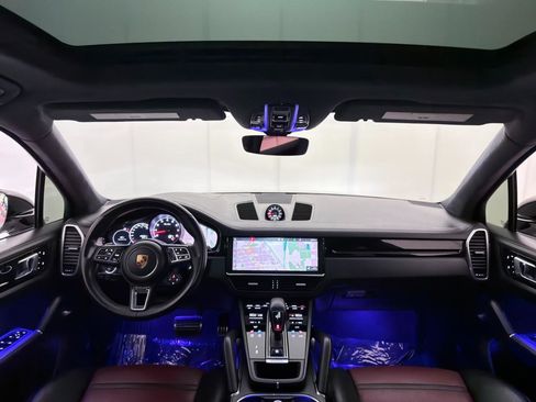 Used 2019 Porsche Cayenne Turbo AWD/4WD image 30