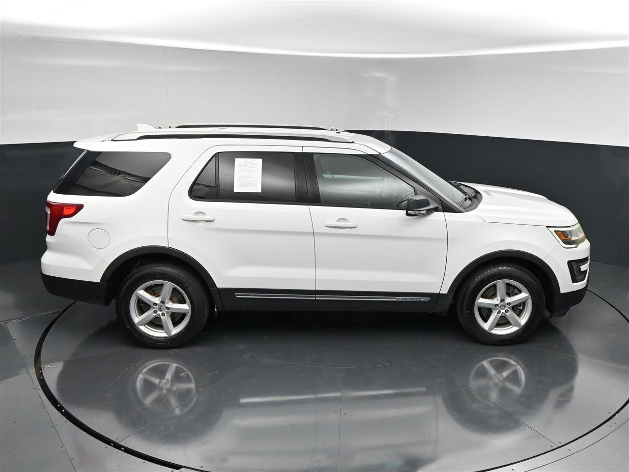 Used 2016 Ford Explorer XLT AWD/4WD image 23