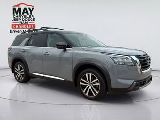 Used 2025 Nissan Pathfinder Platinum w/ Cargo Package AWD/4WD video 1