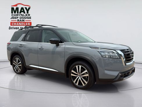 Used 2025 Nissan Pathfinder Platinum w/ Cargo Package AWD/4WD image 1