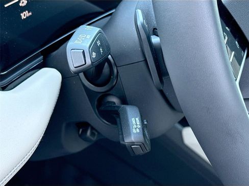 Certified 2025 Audi A6 e-tron Premium Plus w/ Premium Plus image 10