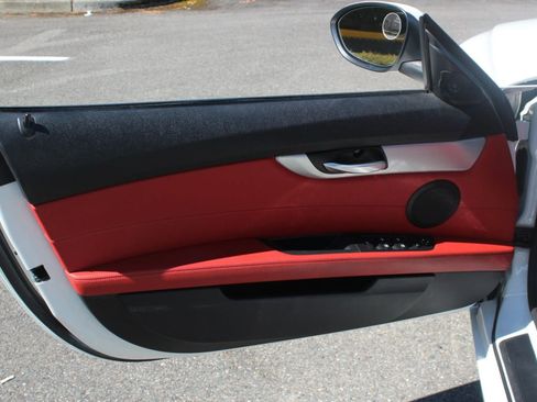 Used 2011 BMW Z4 sDrive30i image 19