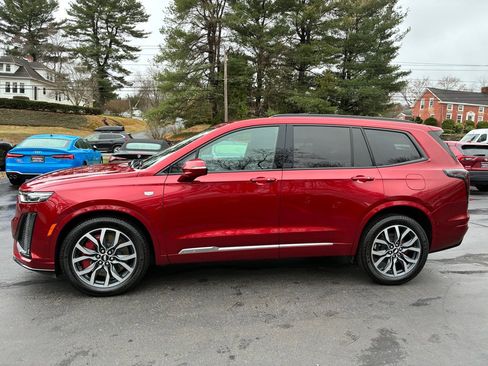 Used 2023 Cadillac XT6 Sport w/ Technology Package image 11