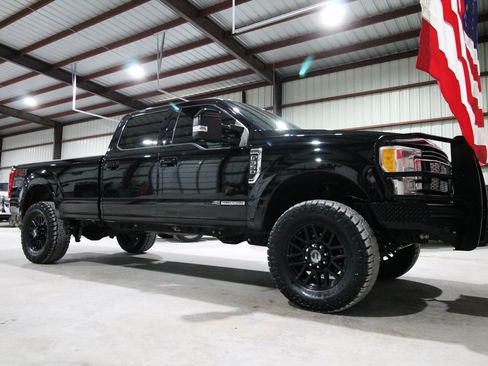 Used 2017 Ford F350 Lariat w/ Lariat Value Package AWD/4WD image 16