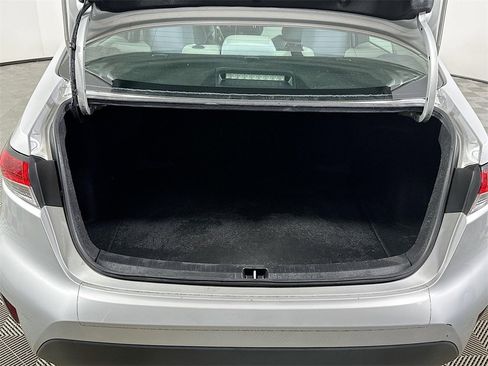 Used 2020 Toyota Corolla L image 16