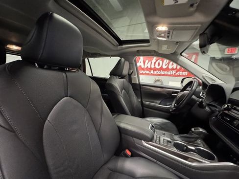 Used 2021 Toyota Highlander Limited AWD/4WD image 11